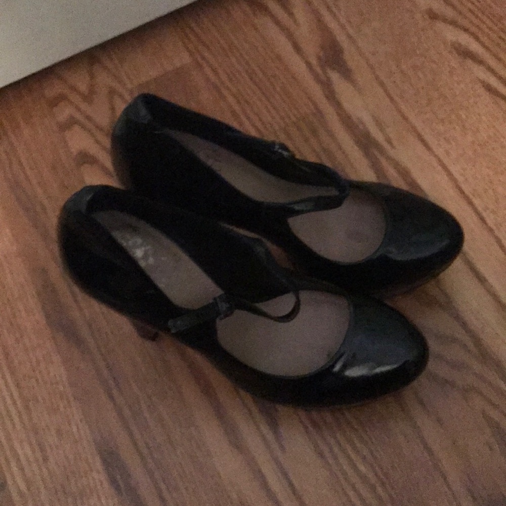 Vince Camuto Patent leather heals